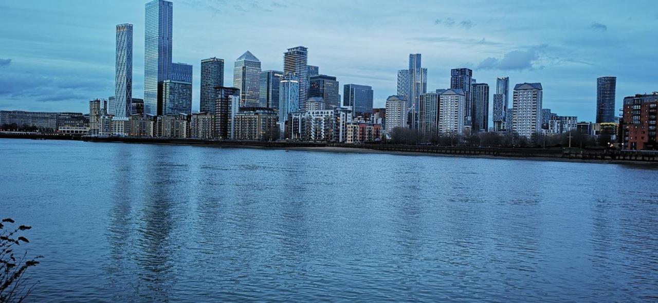 Stunning Massive Bedroom +Direct Thames River View Londra Esterno foto
