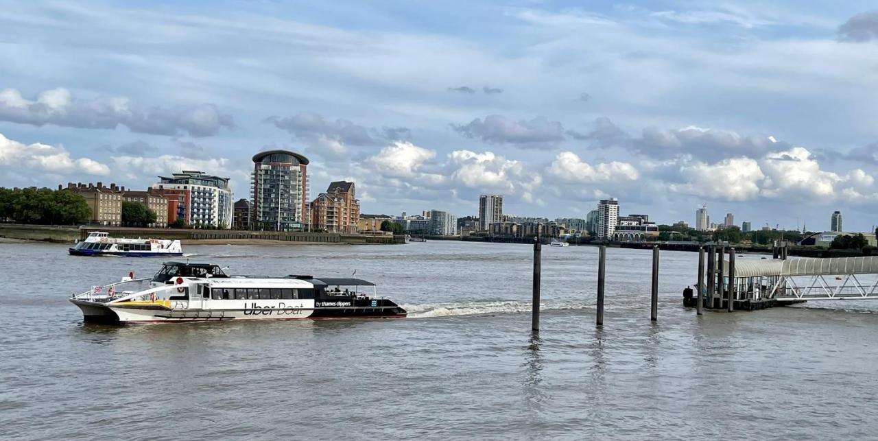 Stunning Massive Bedroom +Direct Thames River View Londra Esterno foto