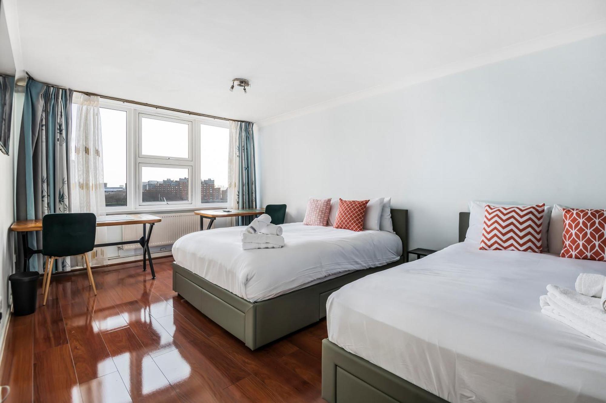 Stunning Massive Bedroom +Direct Thames River View Londra Esterno foto