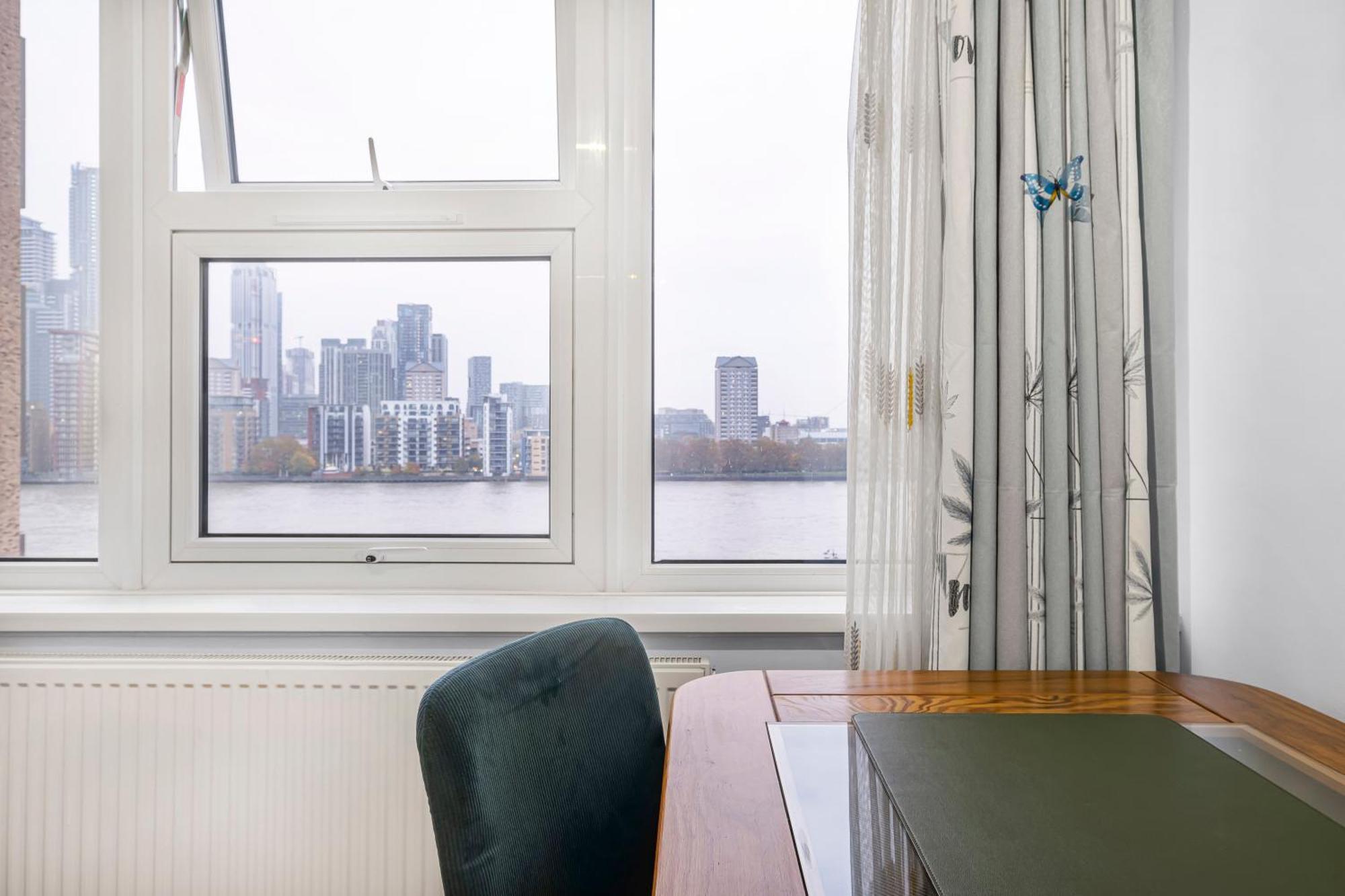 Stunning Massive Bedroom +Direct Thames River View Londra Esterno foto