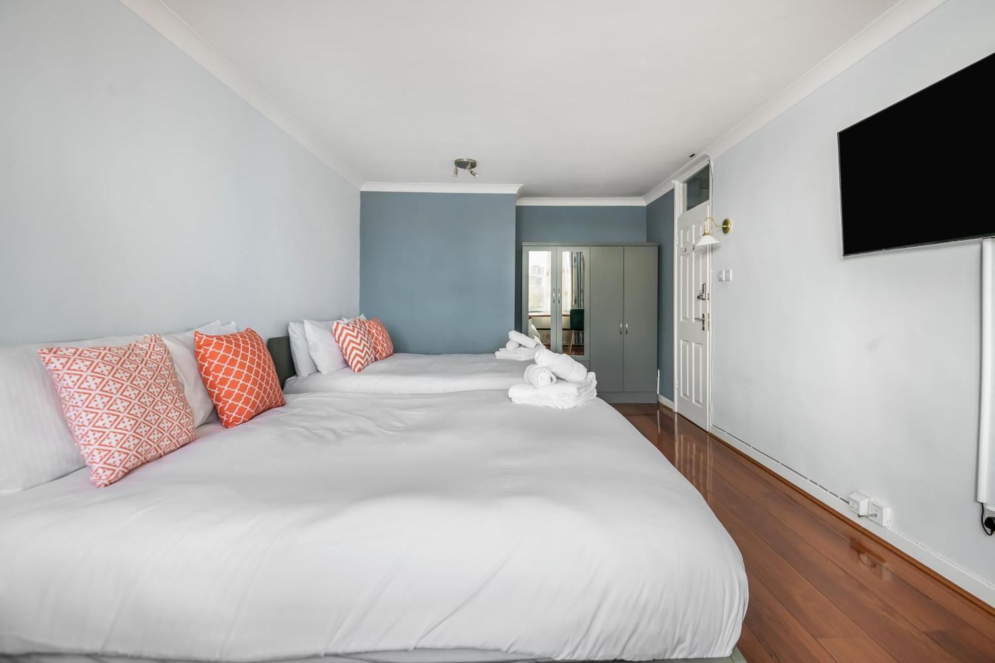 Stunning Massive Bedroom +Direct Thames River View Londra Esterno foto