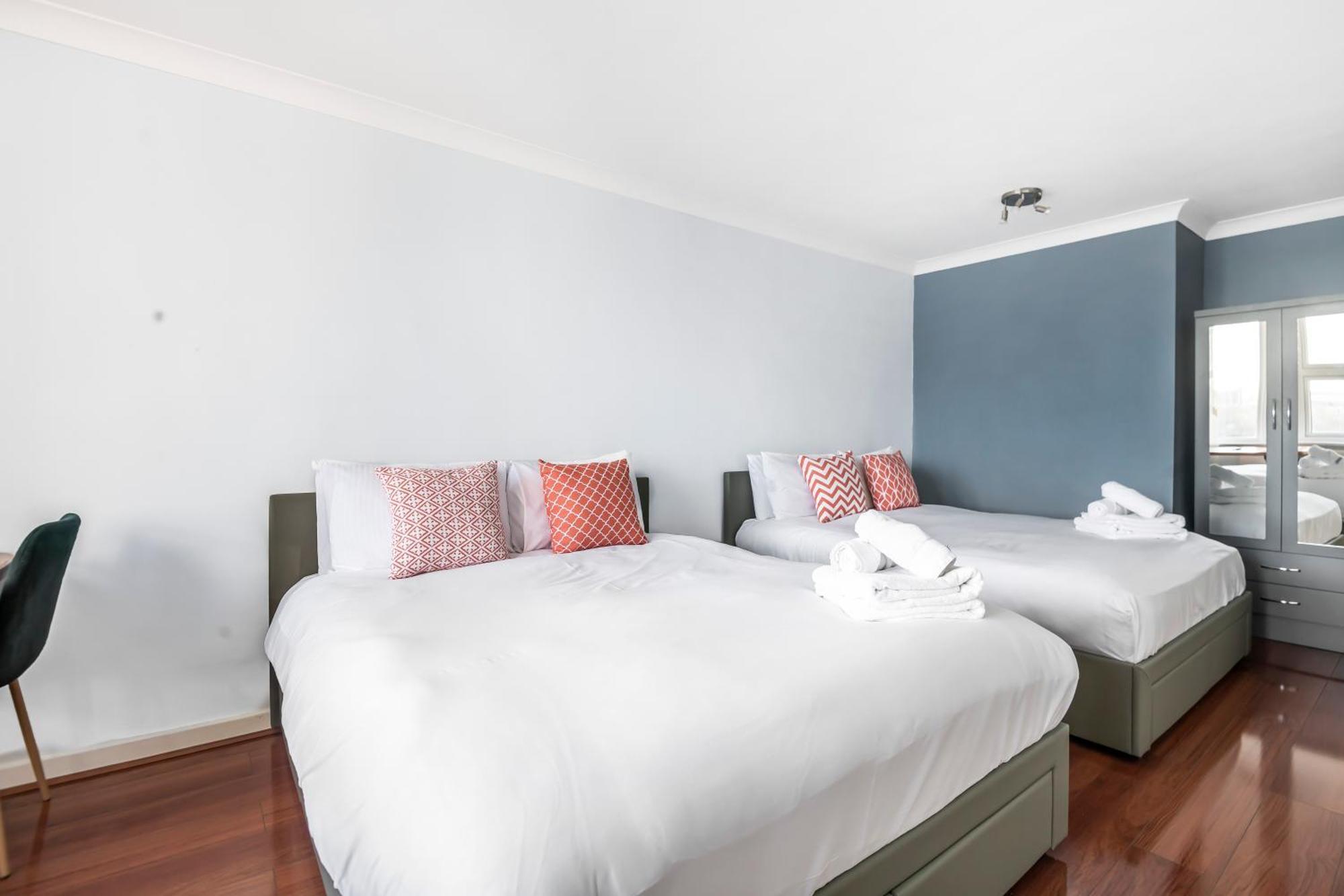 Stunning Massive Bedroom +Direct Thames River View Londra Esterno foto