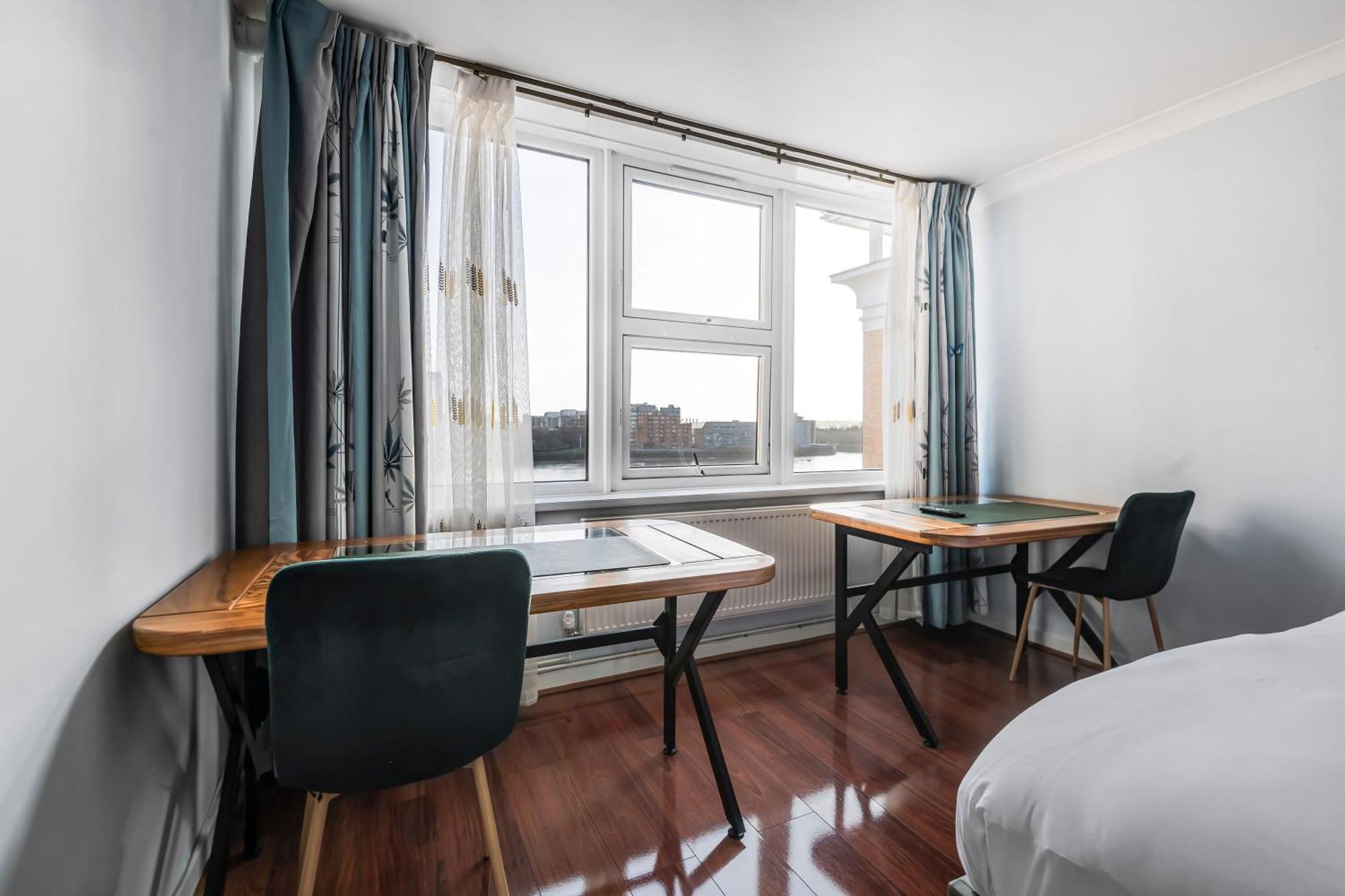 Stunning Massive Bedroom +Direct Thames River View Londra Esterno foto